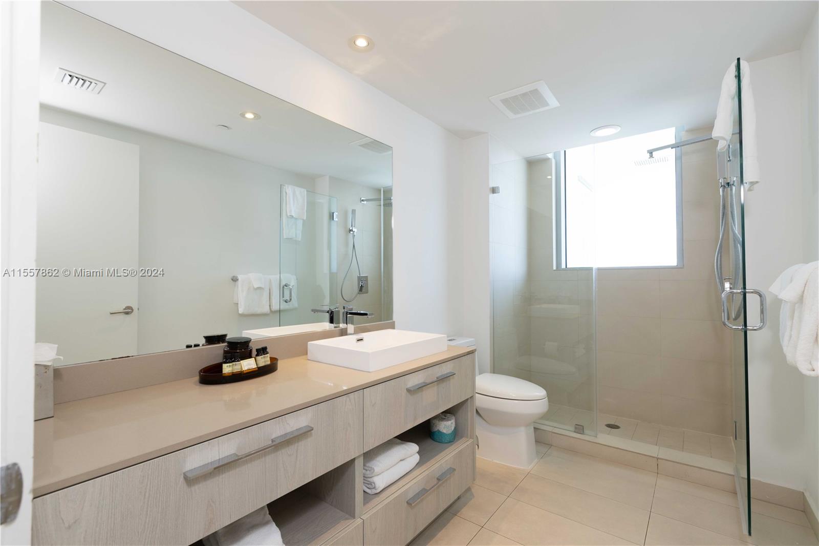 4111 S Ocean Dr 2111, Hollywood, Florida 33019, 2 Bedrooms Bedrooms, ,2 BathroomsBathrooms,Residential,For Sale,4111 S Ocean Dr 2111,A11557862