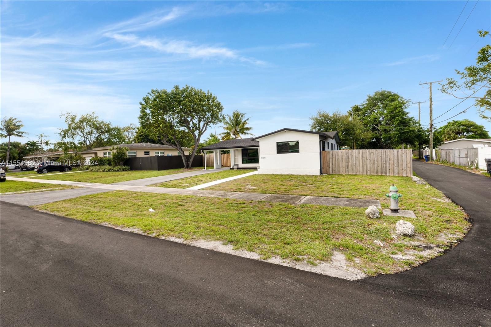 3309 Roosevelt St, Hollywood, Florida 33021, 3 Bedrooms Bedrooms, ,2 BathroomsBathrooms,Residential,For Sale,3309 Roosevelt St,A11554586