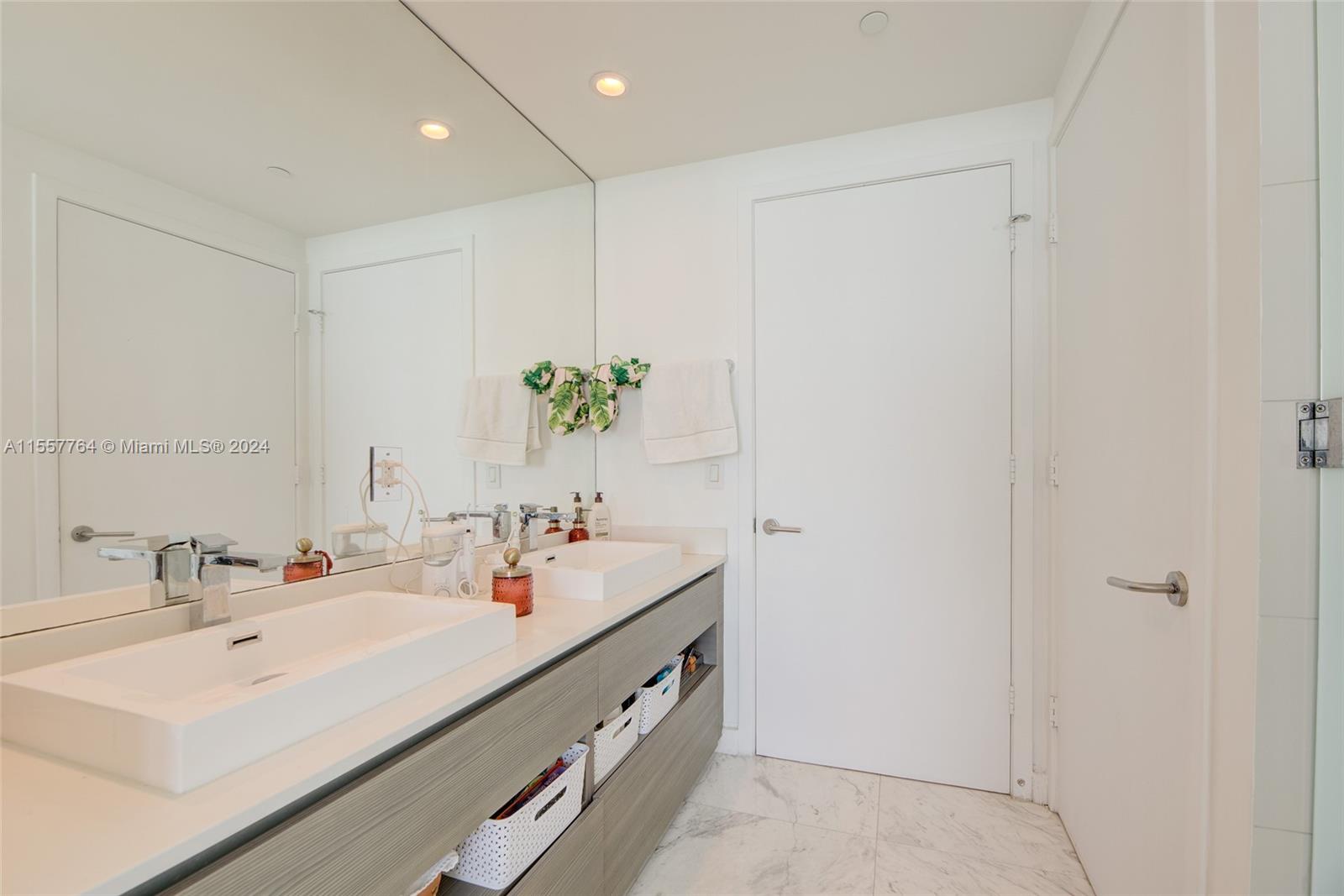 460 NE 28th St 3606, Miami, Florida 33137, 2 Bedrooms Bedrooms, ,2 BathroomsBathrooms,Residential,For Sale,460 NE 28th St 3606,A11557764