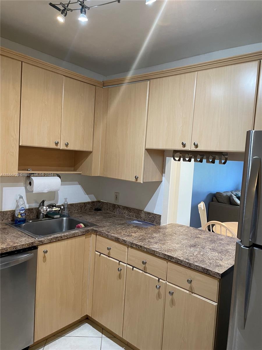 1455 N Treasure Dr 2P, North Bay Village, Florida 33141, 1 Bedroom Bedrooms, ,1 BathroomBathrooms,Residential,For Sale,1455 N Treasure Dr 2P,A11556729