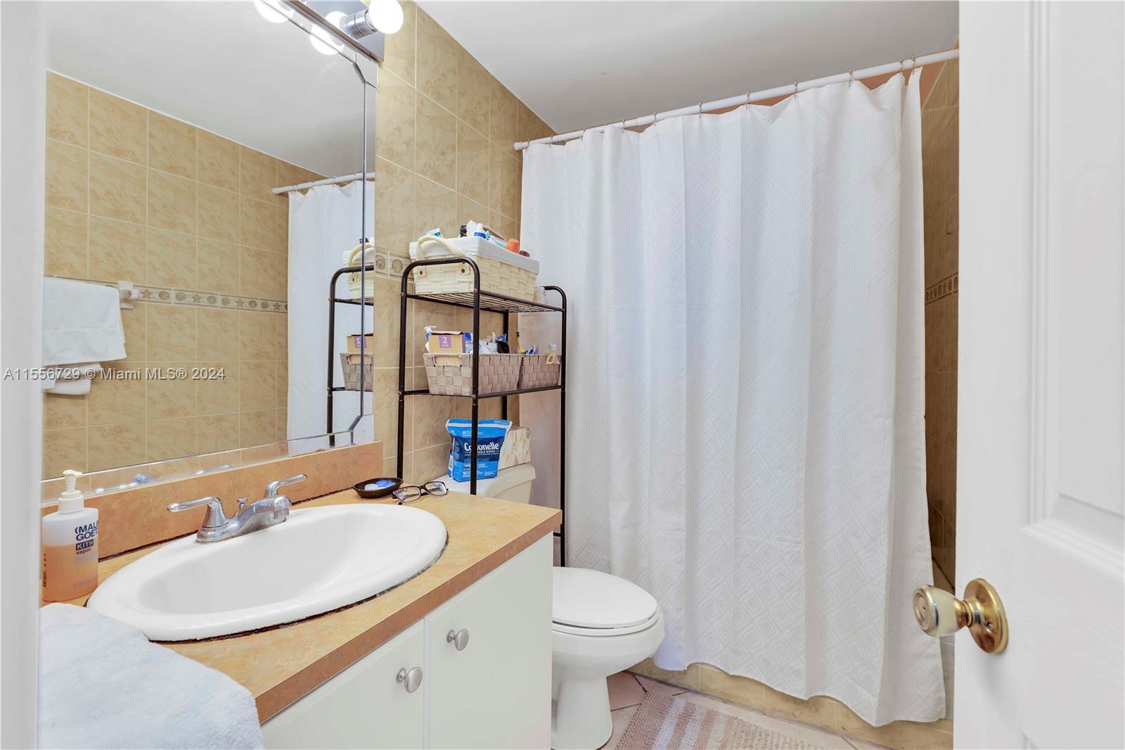 1455 N Treasure Dr 2P, North Bay Village, Florida 33141, 1 Bedroom Bedrooms, ,1 BathroomBathrooms,Residential,For Sale,1455 N Treasure Dr 2P,A11556729