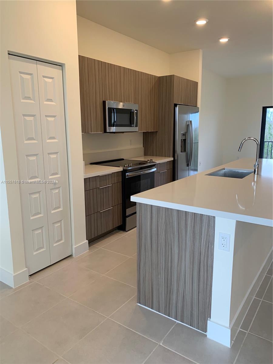 8015 NW 104 Ave 24, Doral, Florida 33178, 2 Bedrooms Bedrooms, ,2 BathroomsBathrooms,Residentiallease,For Rent,8015 NW 104 Ave 24,A11557618