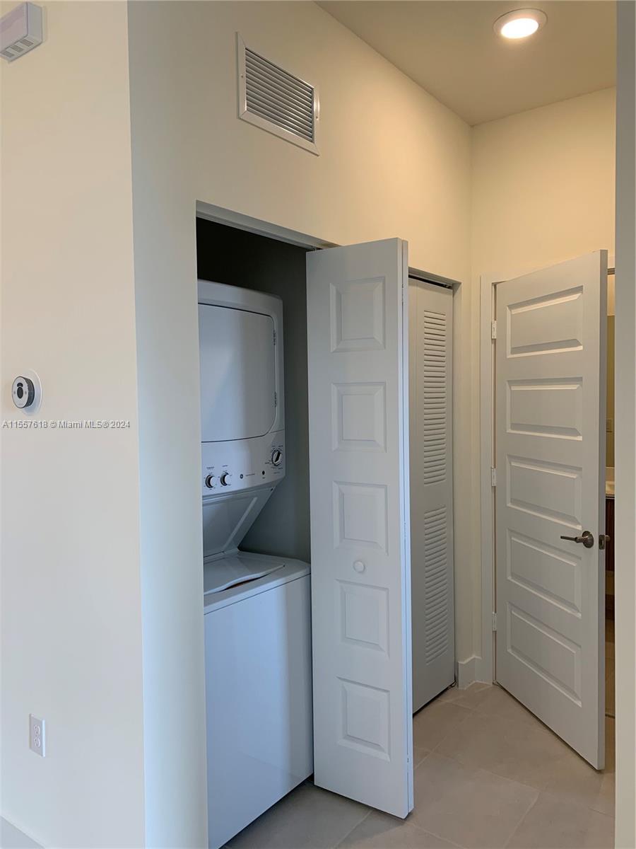 8015 NW 104 Ave 24, Doral, Florida 33178, 2 Bedrooms Bedrooms, ,2 BathroomsBathrooms,Residentiallease,For Rent,8015 NW 104 Ave 24,A11557618