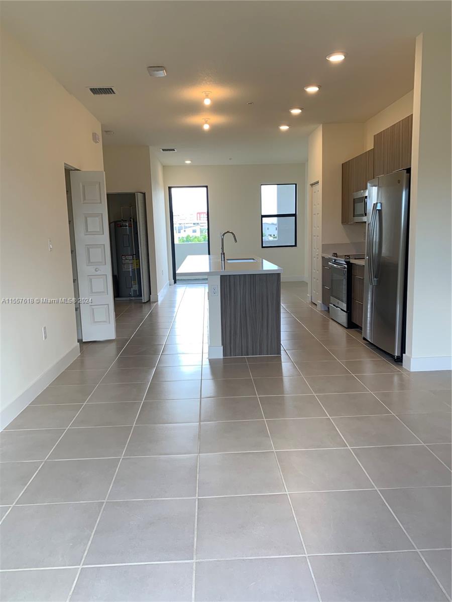 8015 NW 104 Ave 24, Doral, Florida 33178, 2 Bedrooms Bedrooms, ,2 BathroomsBathrooms,Residentiallease,For Rent,8015 NW 104 Ave 24,A11557618