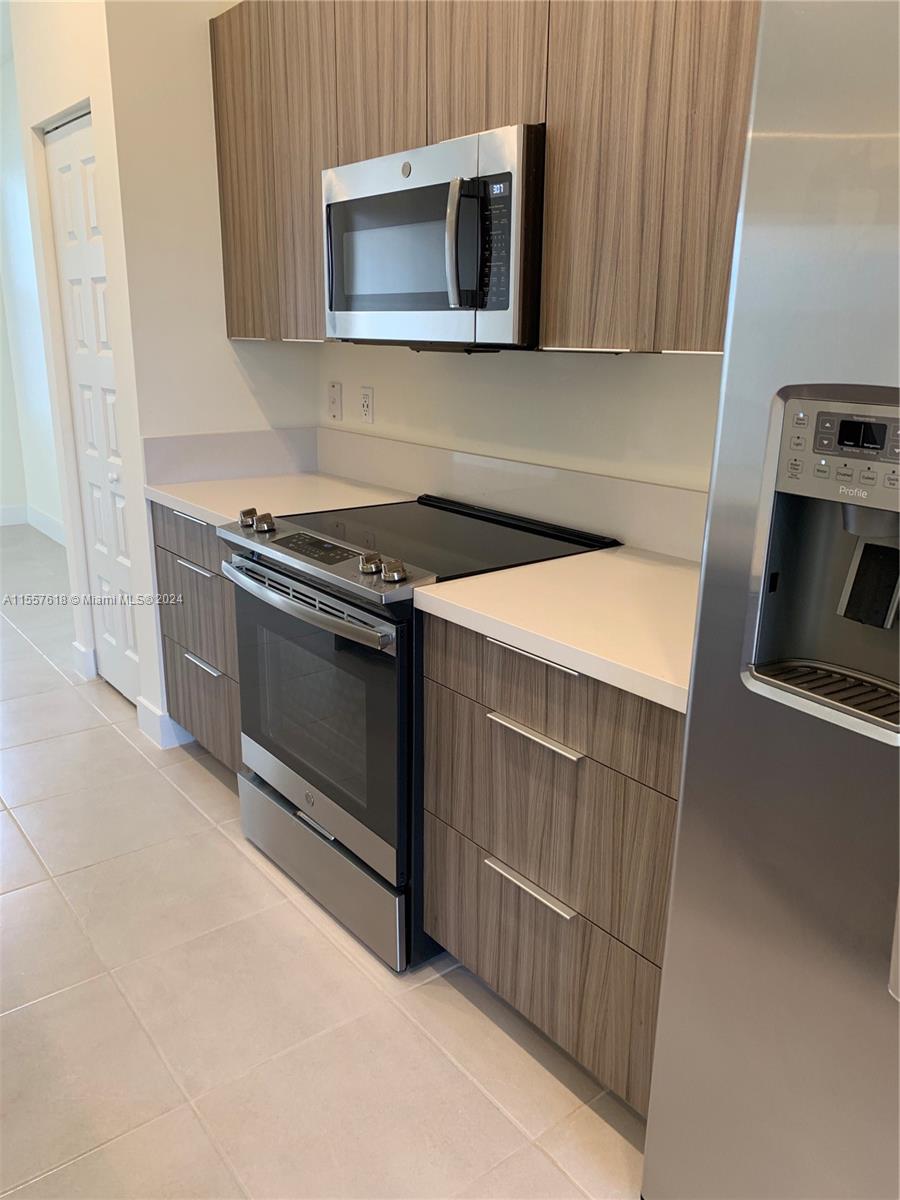 8015 NW 104 Ave 24, Doral, Florida 33178, 2 Bedrooms Bedrooms, ,2 BathroomsBathrooms,Residentiallease,For Rent,8015 NW 104 Ave 24,A11557618