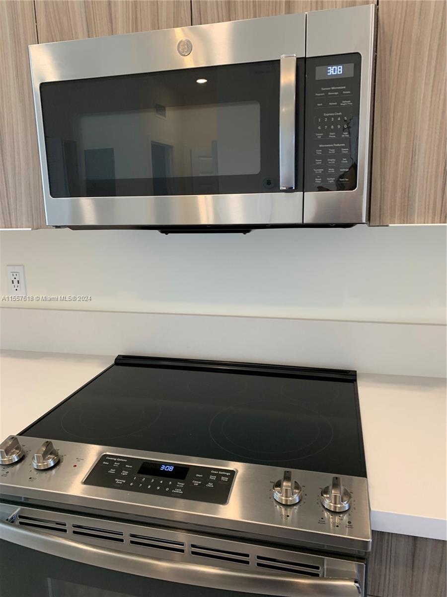 8015 NW 104 Ave 24, Doral, Florida 33178, 2 Bedrooms Bedrooms, ,2 BathroomsBathrooms,Residentiallease,For Rent,8015 NW 104 Ave 24,A11557618