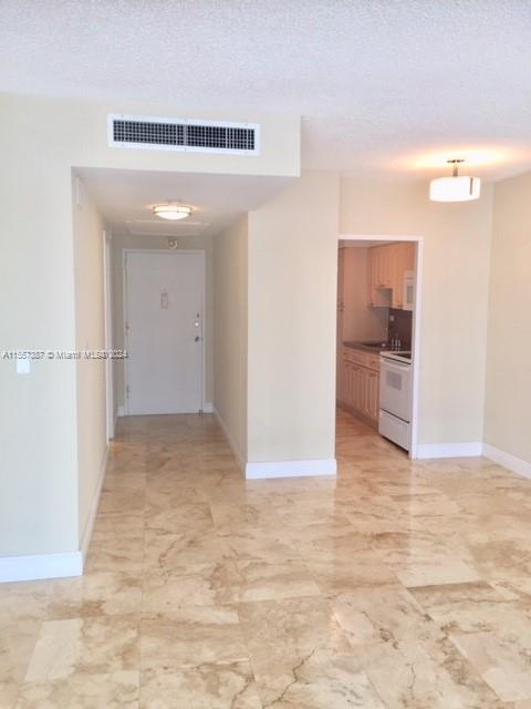 1408 Brickell Bay Dr 516, Miami, Florida 33131, ,1 BathroomBathrooms,Residentiallease,For Rent,1408 Brickell Bay Dr 516,A11557387