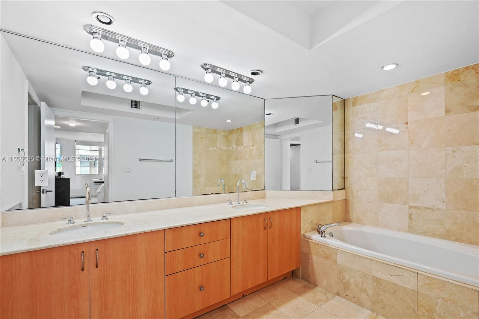 6917 Collins Ave 1402, Miami Beach, Florida 33141, 2 Bedrooms Bedrooms, ,2 BathroomsBathrooms,Residential,For Sale,6917 Collins Ave 1402,A11556566