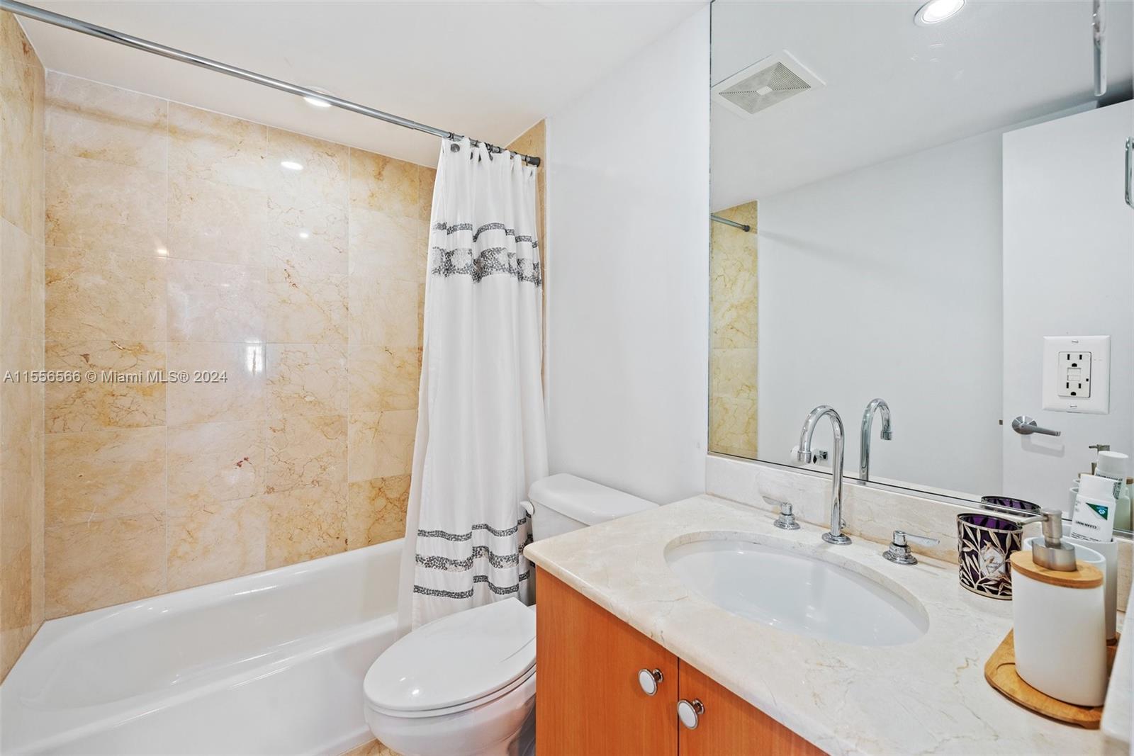 6917 Collins Ave 1402, Miami Beach, Florida 33141, 2 Bedrooms Bedrooms, ,2 BathroomsBathrooms,Residential,For Sale,6917 Collins Ave 1402,A11556566
