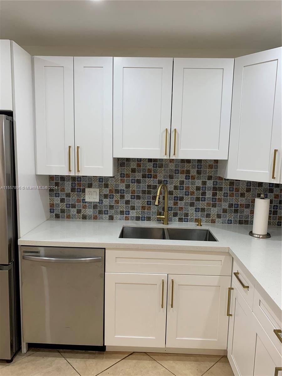 215 SE 3rd Ave 106A, Hallandale Beach, Florida 33009, 2 Bedrooms Bedrooms, ,1 BathroomBathrooms,Residential,For Sale,215 SE 3rd Ave 106A,A11557896