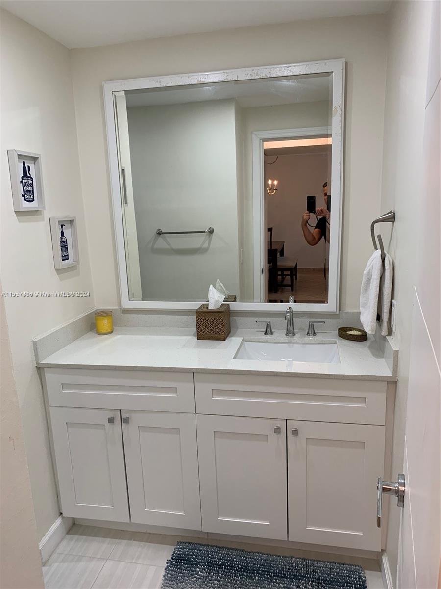 215 SE 3rd Ave 106A, Hallandale Beach, Florida 33009, 2 Bedrooms Bedrooms, ,1 BathroomBathrooms,Residential,For Sale,215 SE 3rd Ave 106A,A11557896