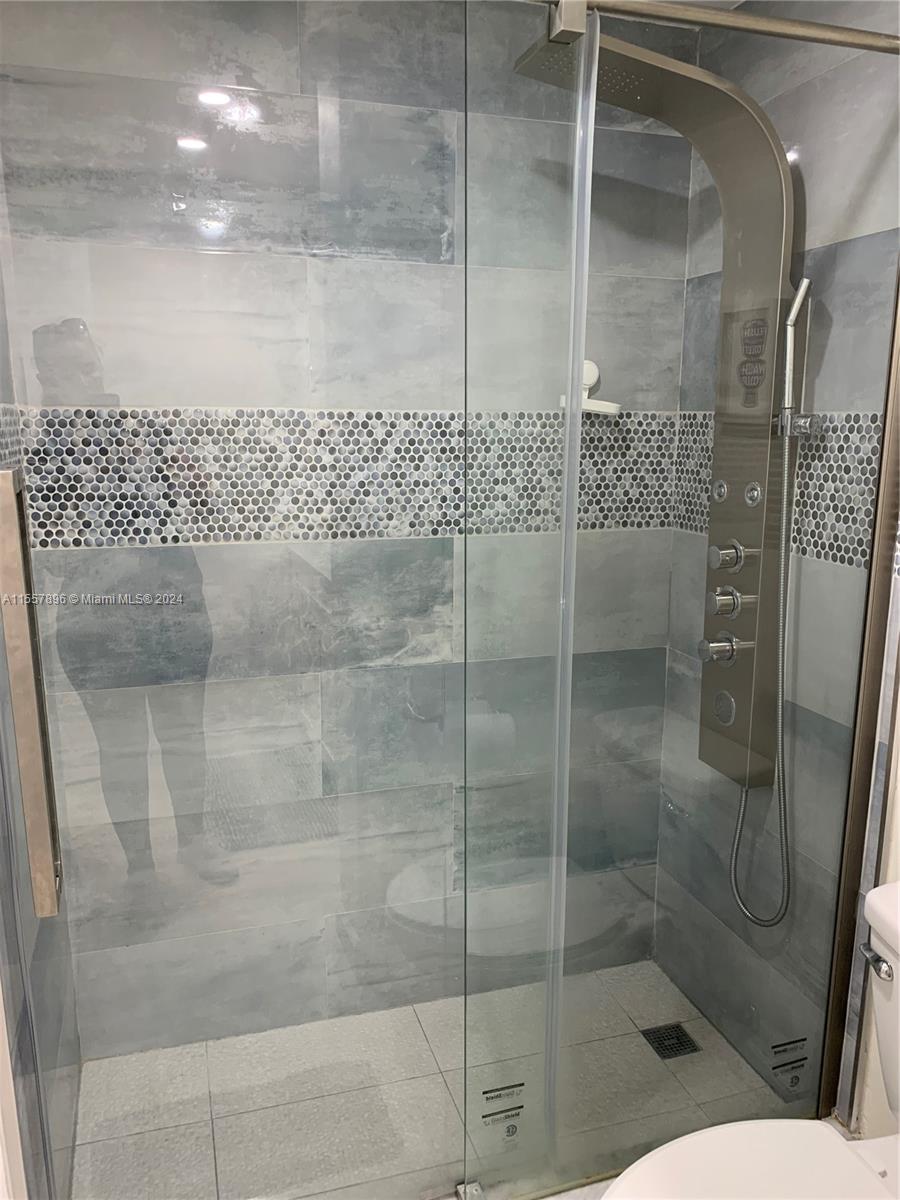 215 SE 3rd Ave 106A, Hallandale Beach, Florida 33009, 2 Bedrooms Bedrooms, ,1 BathroomBathrooms,Residential,For Sale,215 SE 3rd Ave 106A,A11557896