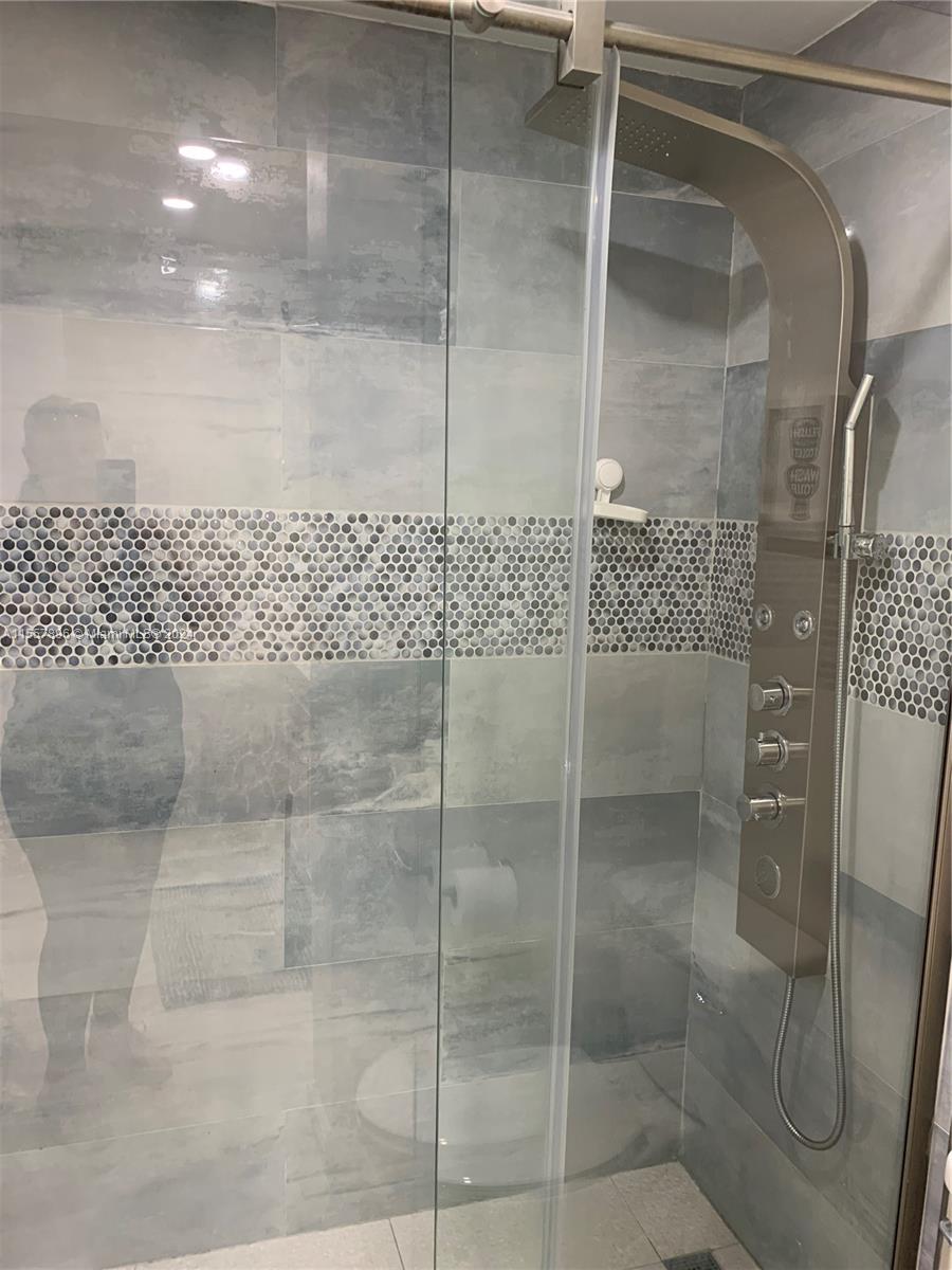 215 SE 3rd Ave 106A, Hallandale Beach, Florida 33009, 2 Bedrooms Bedrooms, ,1 BathroomBathrooms,Residential,For Sale,215 SE 3rd Ave 106A,A11557896