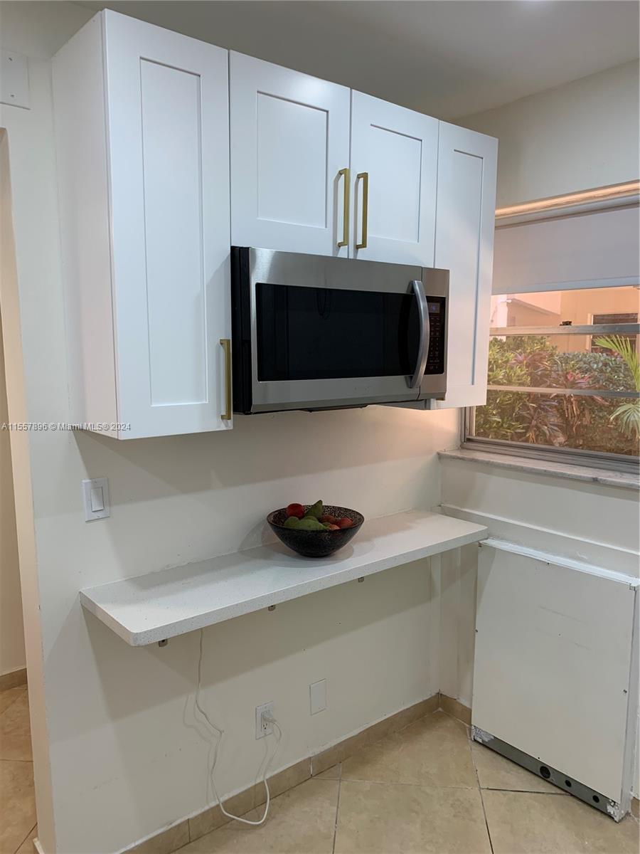 215 SE 3rd Ave 106A, Hallandale Beach, Florida 33009, 2 Bedrooms Bedrooms, ,1 BathroomBathrooms,Residential,For Sale,215 SE 3rd Ave 106A,A11557896