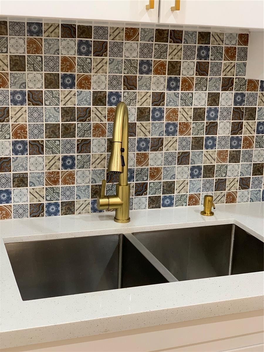 215 SE 3rd Ave 106A, Hallandale Beach, Florida 33009, 2 Bedrooms Bedrooms, ,1 BathroomBathrooms,Residential,For Sale,215 SE 3rd Ave 106A,A11557896