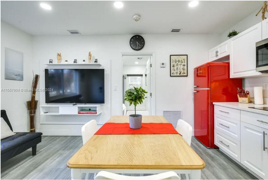 17001 NE 20th Ave 2, North Miami Beach, Florida 33162, ,1 BathroomBathrooms,Residentiallease,For Rent,17001 NE 20th Ave 2,A11557904