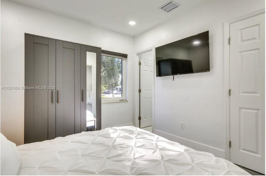 17001 NE 20th Ave 2, North Miami Beach, Florida 33162, ,1 BathroomBathrooms,Residentiallease,For Rent,17001 NE 20th Ave 2,A11557904