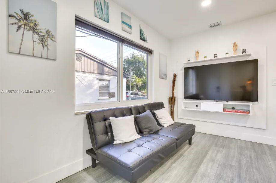 17001 NE 20th Ave 2, North Miami Beach, Florida 33162, ,1 BathroomBathrooms,Residentiallease,For Rent,17001 NE 20th Ave 2,A11557904