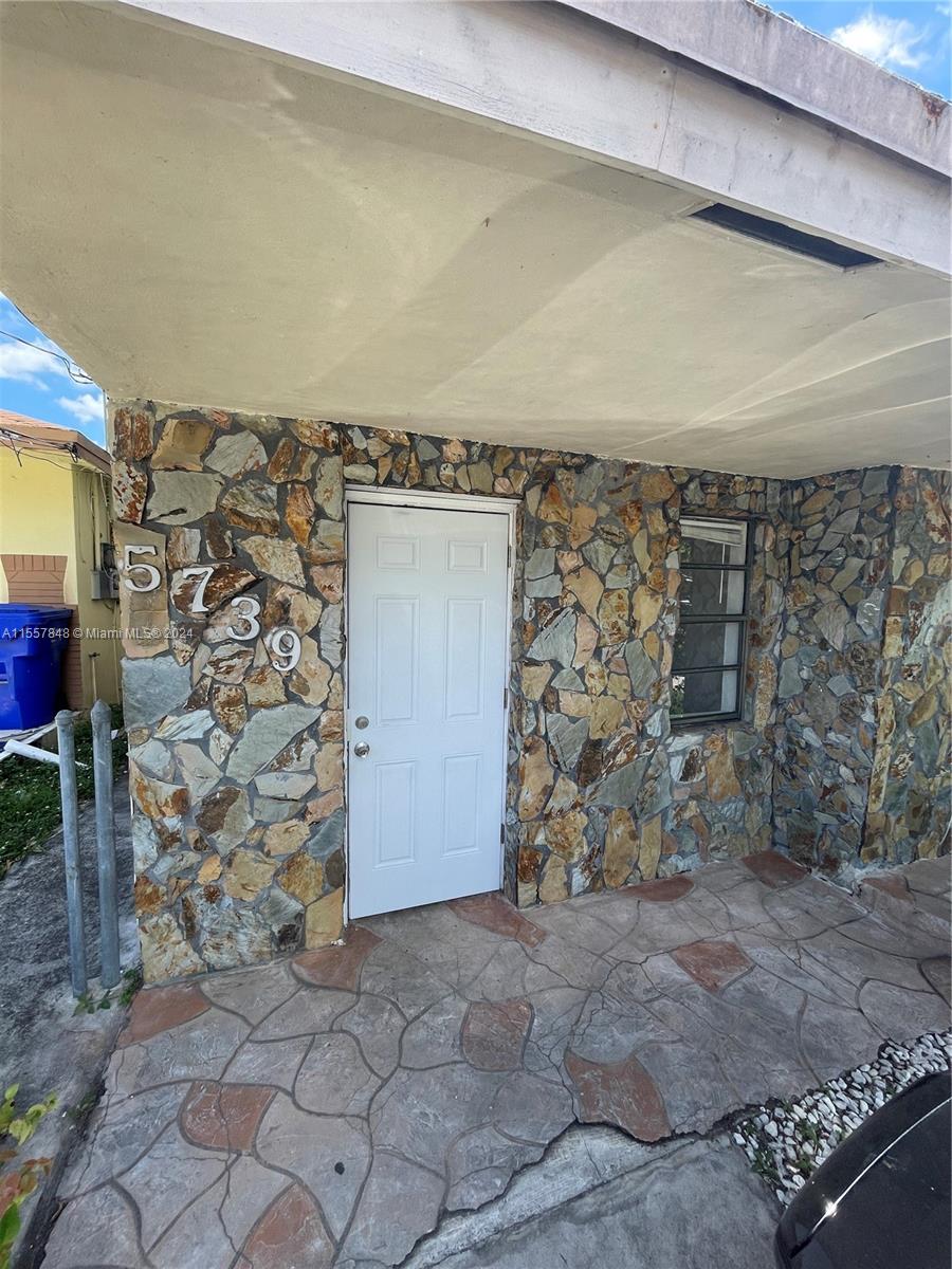 5739 Hayes St 5739, Hollywood, Florida 33021, ,1 BathroomBathrooms,Residentiallease,For Rent,5739 Hayes St 5739,A11557848