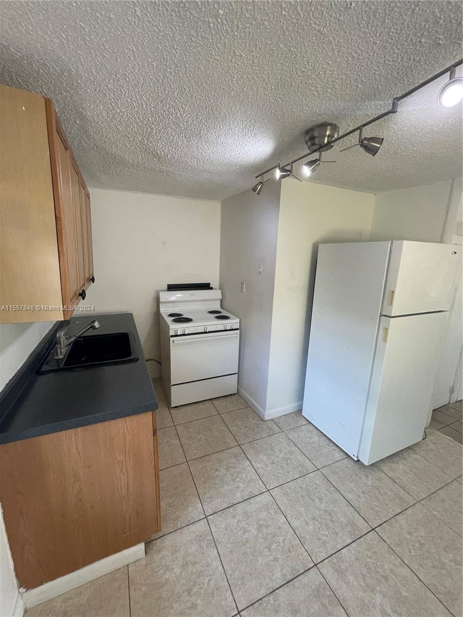 5739 Hayes St 5739, Hollywood, Florida 33021, ,1 BathroomBathrooms,Residentiallease,For Rent,5739 Hayes St 5739,A11557848