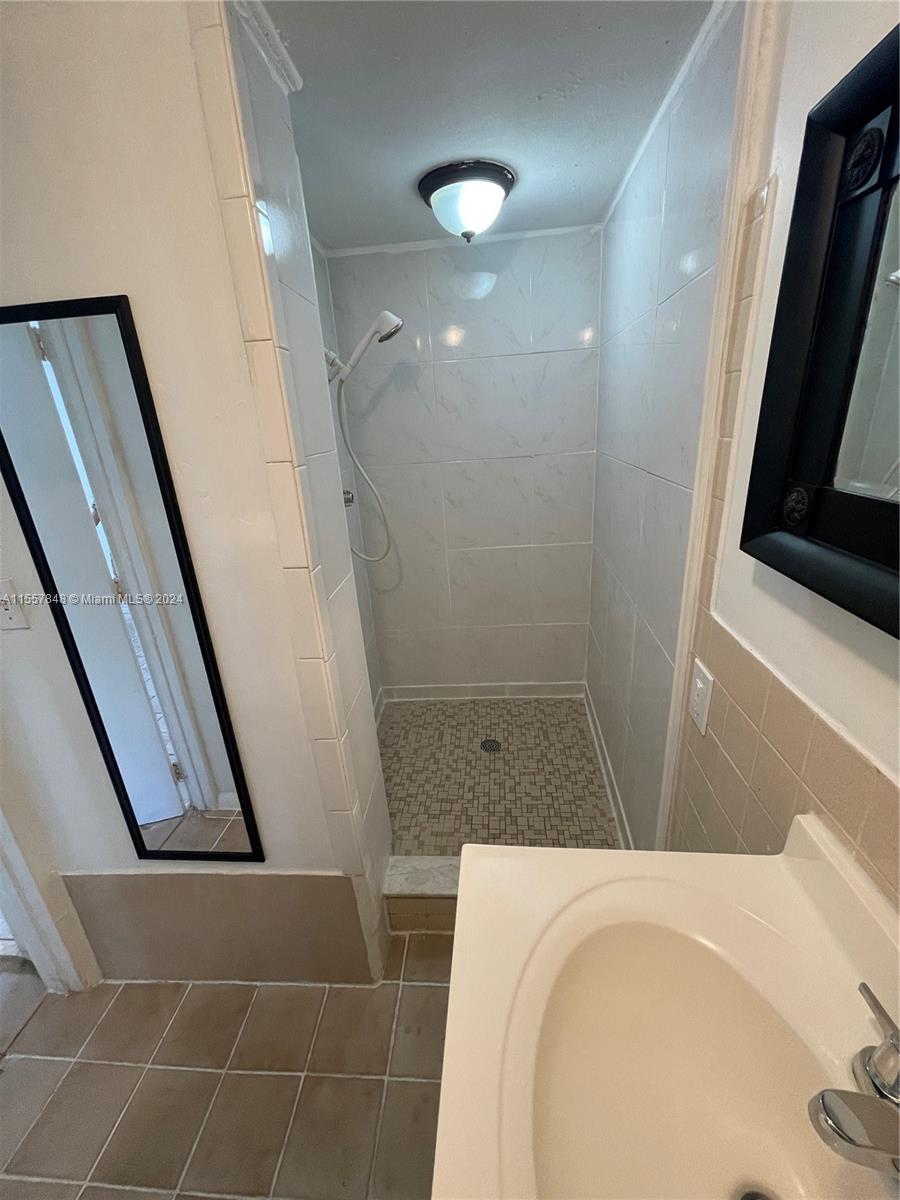 5739 Hayes St 5739, Hollywood, Florida 33021, ,1 BathroomBathrooms,Residentiallease,For Rent,5739 Hayes St 5739,A11557848