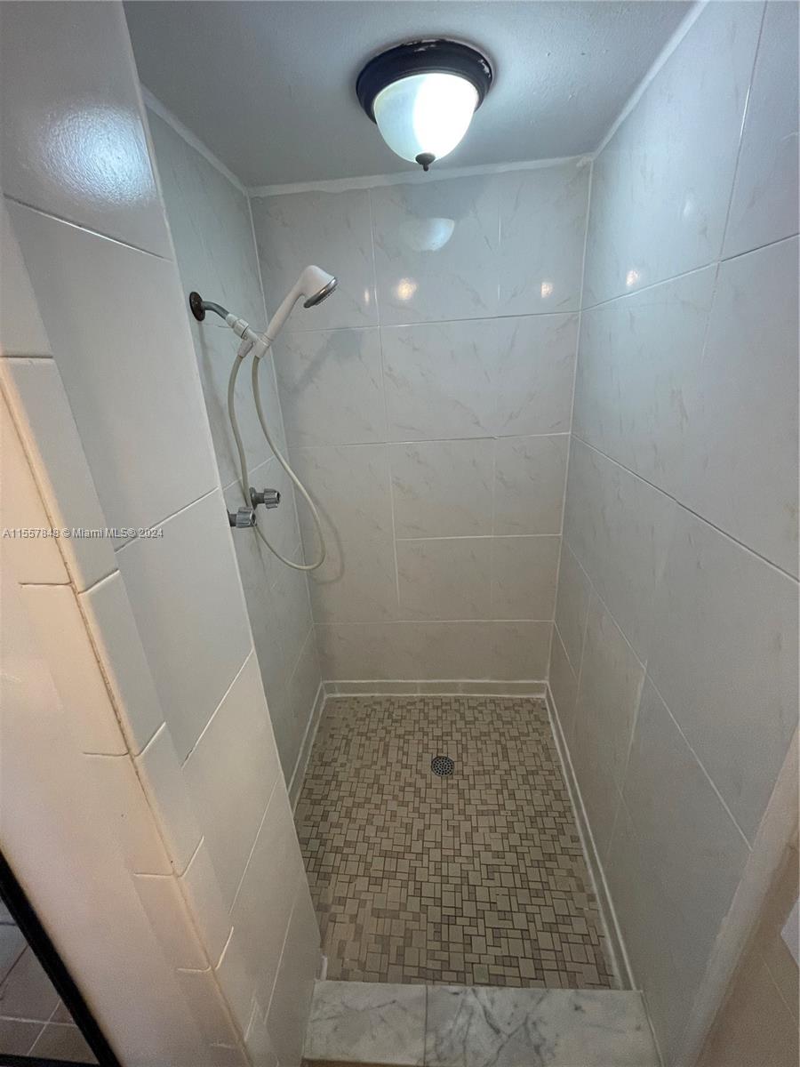 5739 Hayes St 5739, Hollywood, Florida 33021, ,1 BathroomBathrooms,Residentiallease,For Rent,5739 Hayes St 5739,A11557848