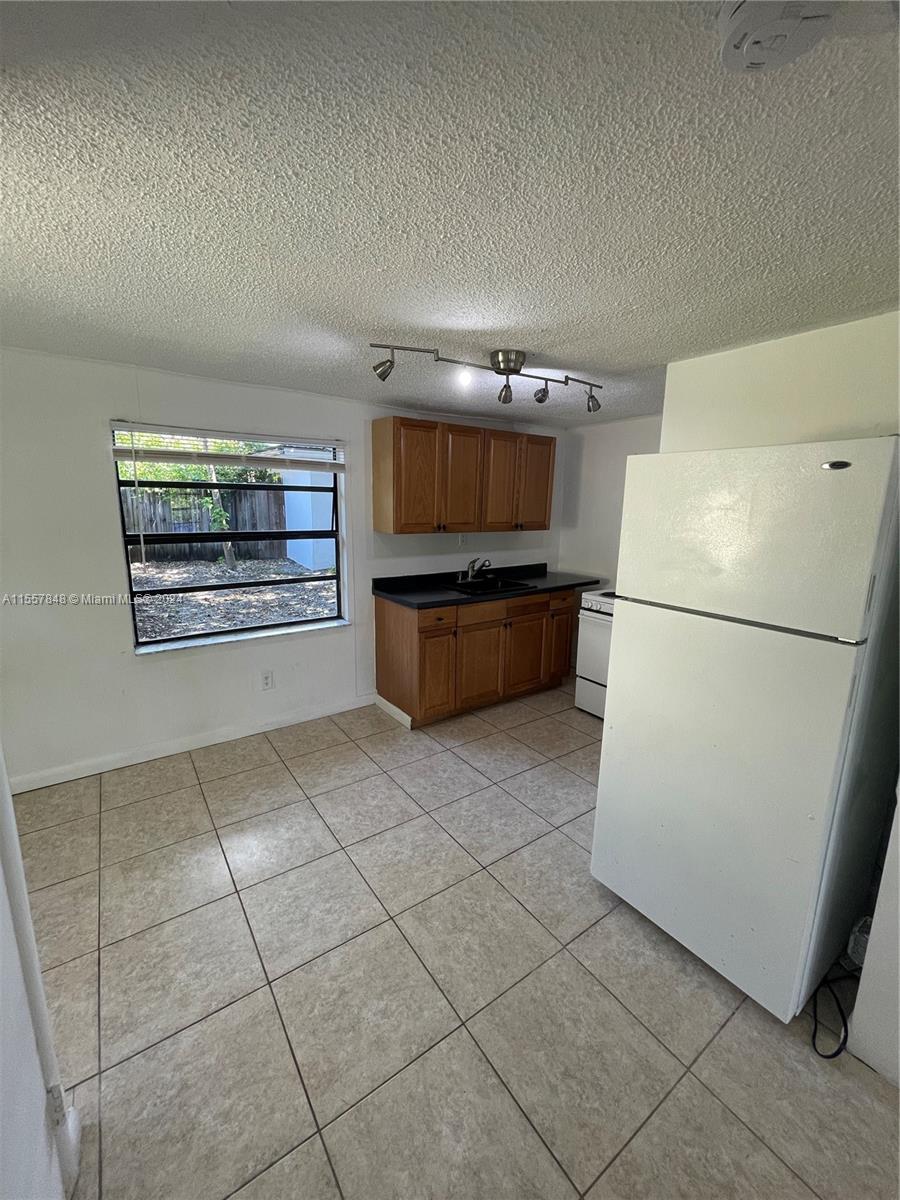 5739 Hayes St 5739, Hollywood, Florida 33021, ,1 BathroomBathrooms,Residentiallease,For Rent,5739 Hayes St 5739,A11557848