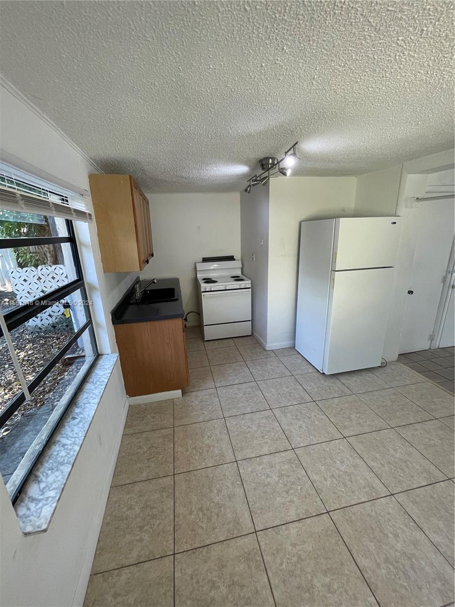 5739 Hayes St 5739, Hollywood, Florida 33021, ,1 BathroomBathrooms,Residentiallease,For Rent,5739 Hayes St 5739,A11557848