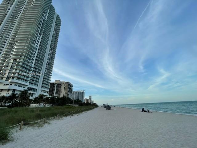 6345 Collins Ave 906, Miami Beach, Florida 33141, ,Residentiallease,For Rent,6345 Collins Ave 906,A11557827