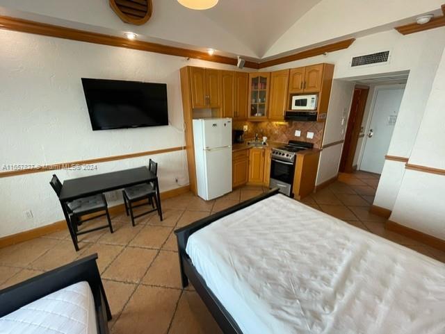 6345 Collins Ave 906, Miami Beach, Florida 33141, ,Residentiallease,For Rent,6345 Collins Ave 906,A11557827