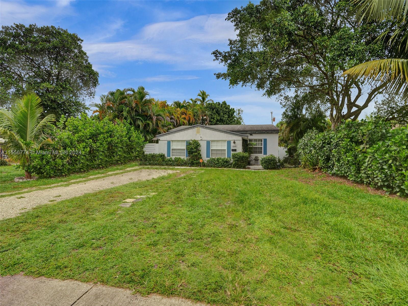 Private Entrance (left side, thru white gate)