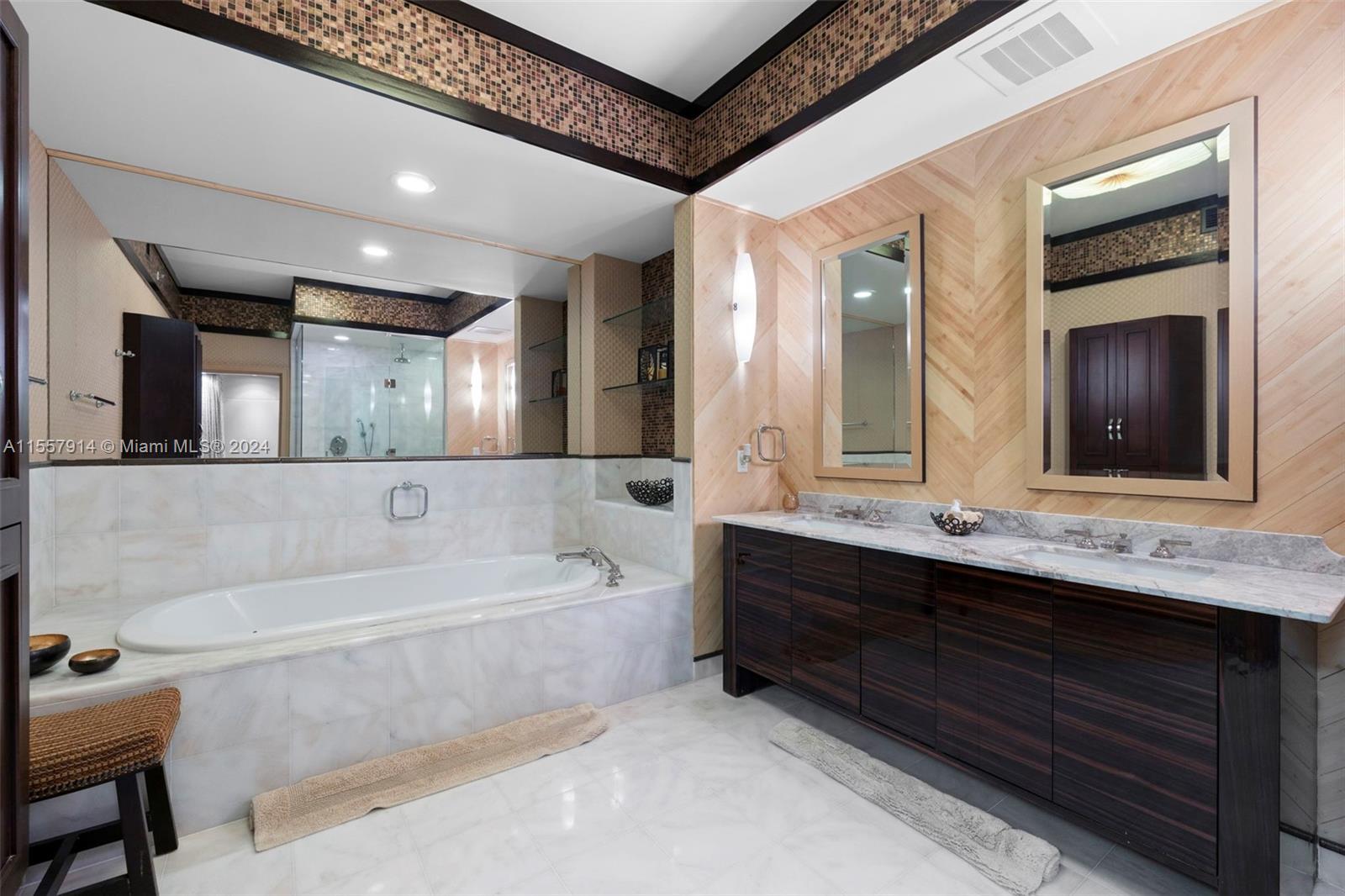 50 S Pointe Dr 2402, Miami Beach, Florida 33139, 4 Bedrooms Bedrooms, ,4 BathroomsBathrooms,Residentiallease,For Rent,50 S Pointe Dr 2402,A11557914