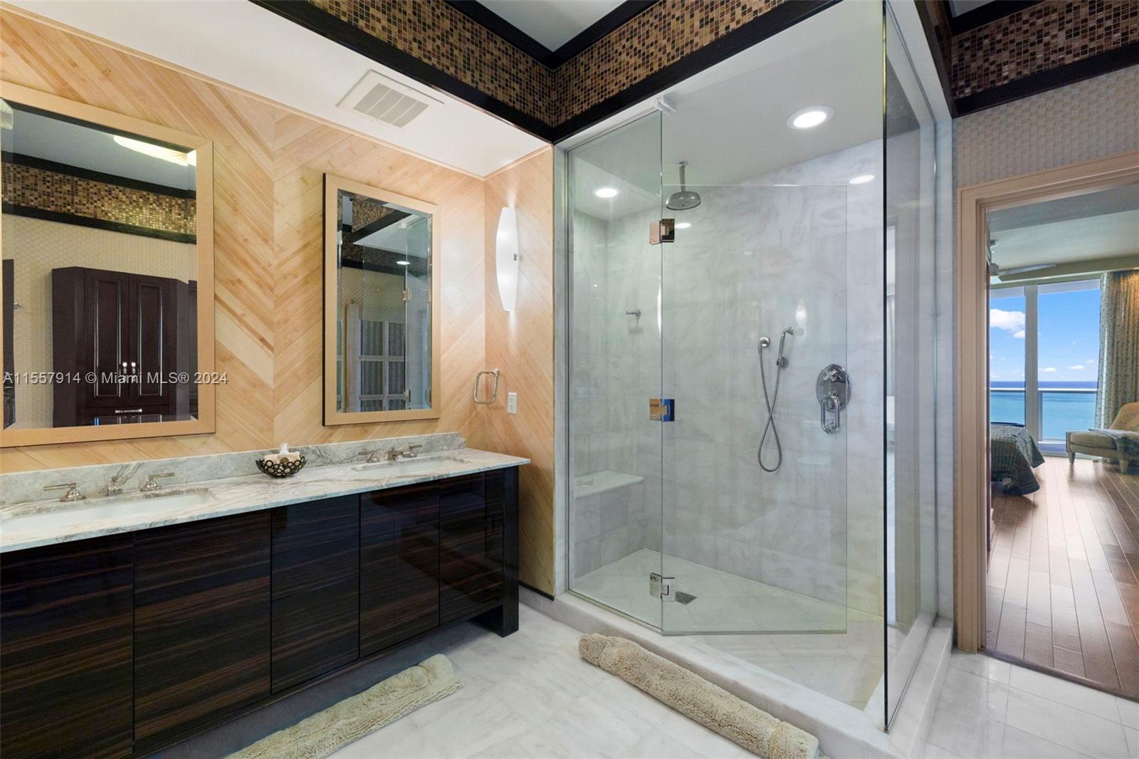 50 S Pointe Dr 2402, Miami Beach, Florida 33139, 4 Bedrooms Bedrooms, ,4 BathroomsBathrooms,Residentiallease,For Rent,50 S Pointe Dr 2402,A11557914