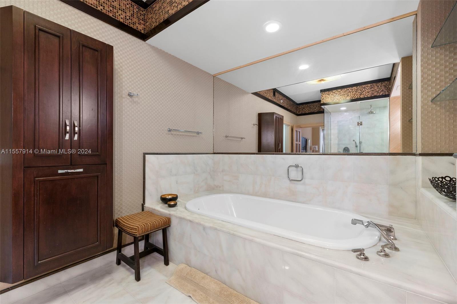50 S Pointe Dr 2402, Miami Beach, Florida 33139, 4 Bedrooms Bedrooms, ,4 BathroomsBathrooms,Residentiallease,For Rent,50 S Pointe Dr 2402,A11557914
