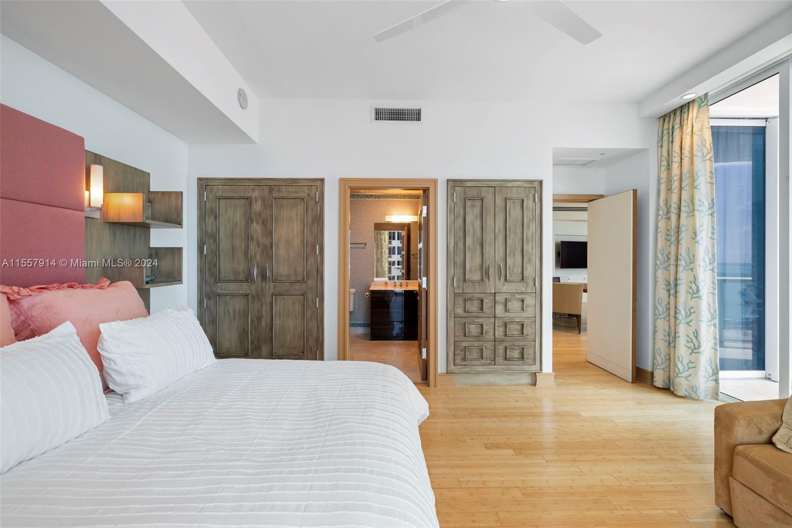 50 S Pointe Dr 2402, Miami Beach, Florida 33139, 4 Bedrooms Bedrooms, ,4 BathroomsBathrooms,Residentiallease,For Rent,50 S Pointe Dr 2402,A11557914