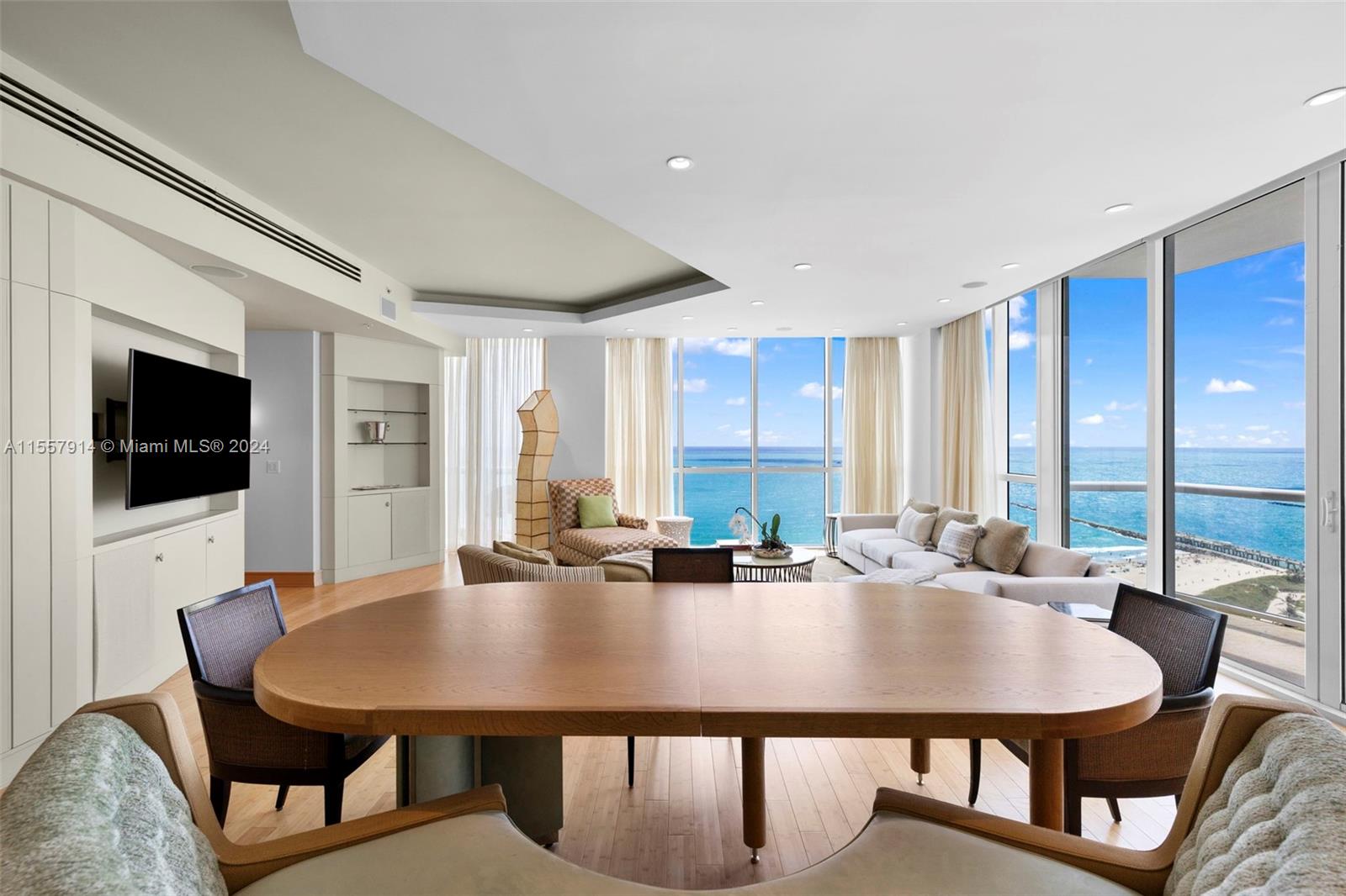 50 S Pointe Dr 2402, Miami Beach, Florida 33139, 4 Bedrooms Bedrooms, ,4 BathroomsBathrooms,Residentiallease,For Rent,50 S Pointe Dr 2402,A11557914