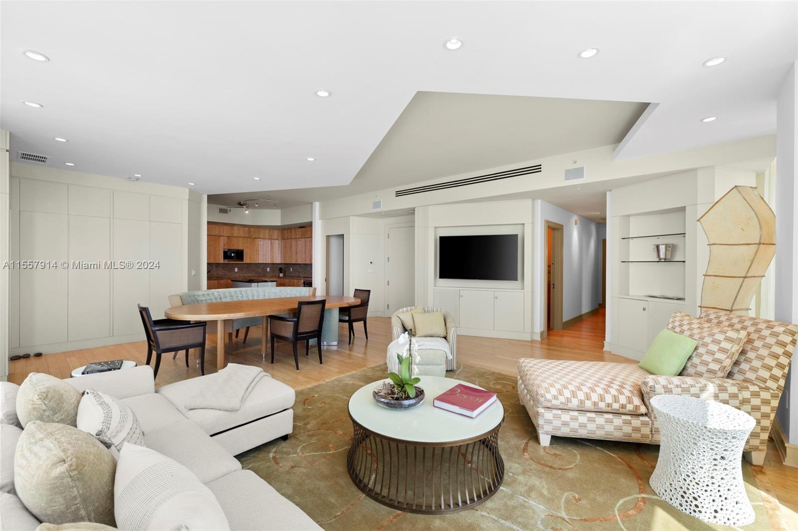 50 S Pointe Dr 2402, Miami Beach, Florida 33139, 4 Bedrooms Bedrooms, ,4 BathroomsBathrooms,Residentiallease,For Rent,50 S Pointe Dr 2402,A11557914