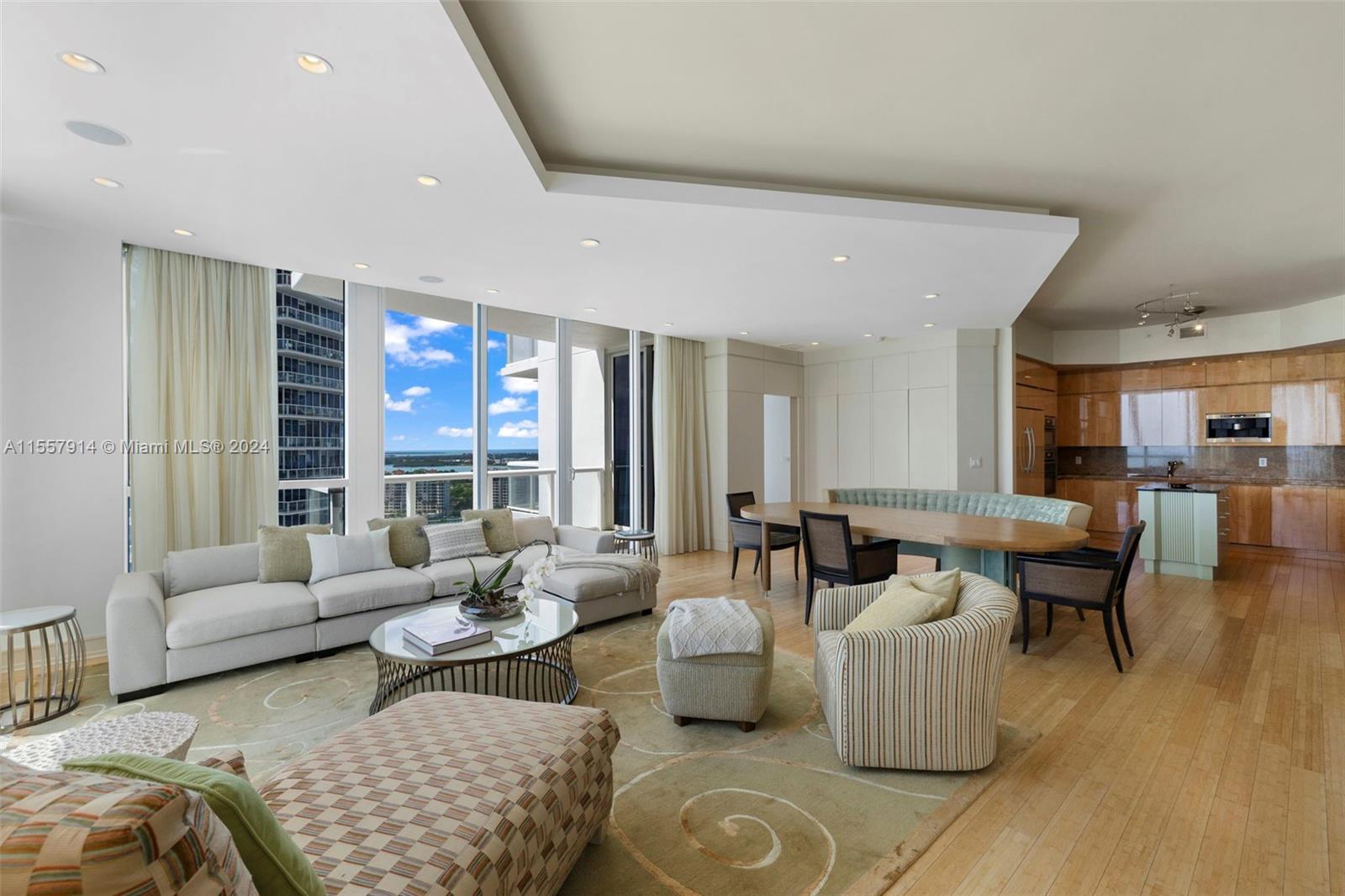 50 S Pointe Dr 2402, Miami Beach, Florida 33139, 4 Bedrooms Bedrooms, ,4 BathroomsBathrooms,Residentiallease,For Rent,50 S Pointe Dr 2402,A11557914