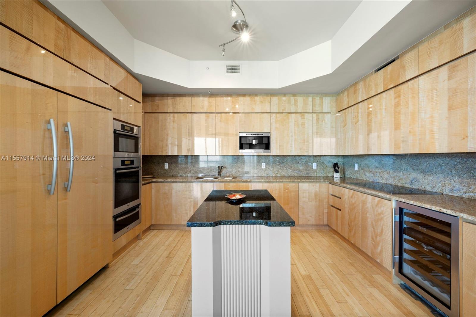 50 S Pointe Dr 2402, Miami Beach, Florida 33139, 4 Bedrooms Bedrooms, ,4 BathroomsBathrooms,Residentiallease,For Rent,50 S Pointe Dr 2402,A11557914