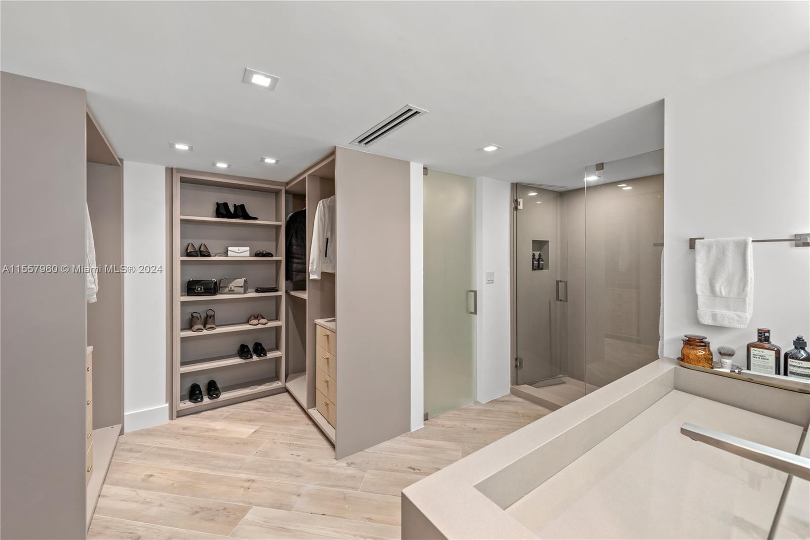 2301 Collins Ave 1432, Miami Beach, Florida 33139, 3 Bedrooms Bedrooms, ,3 BathroomsBathrooms,Residentiallease,For Rent,2301 Collins Ave 1432,A11557960