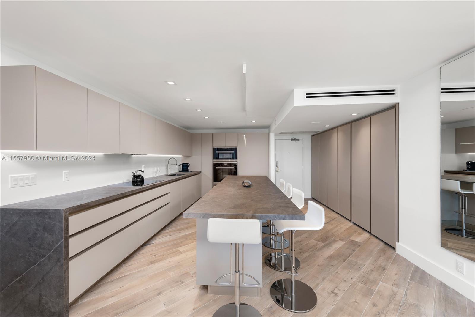 2301 Collins Ave 1432, Miami Beach, Florida 33139, 3 Bedrooms Bedrooms, ,3 BathroomsBathrooms,Residentiallease,For Rent,2301 Collins Ave 1432,A11557960