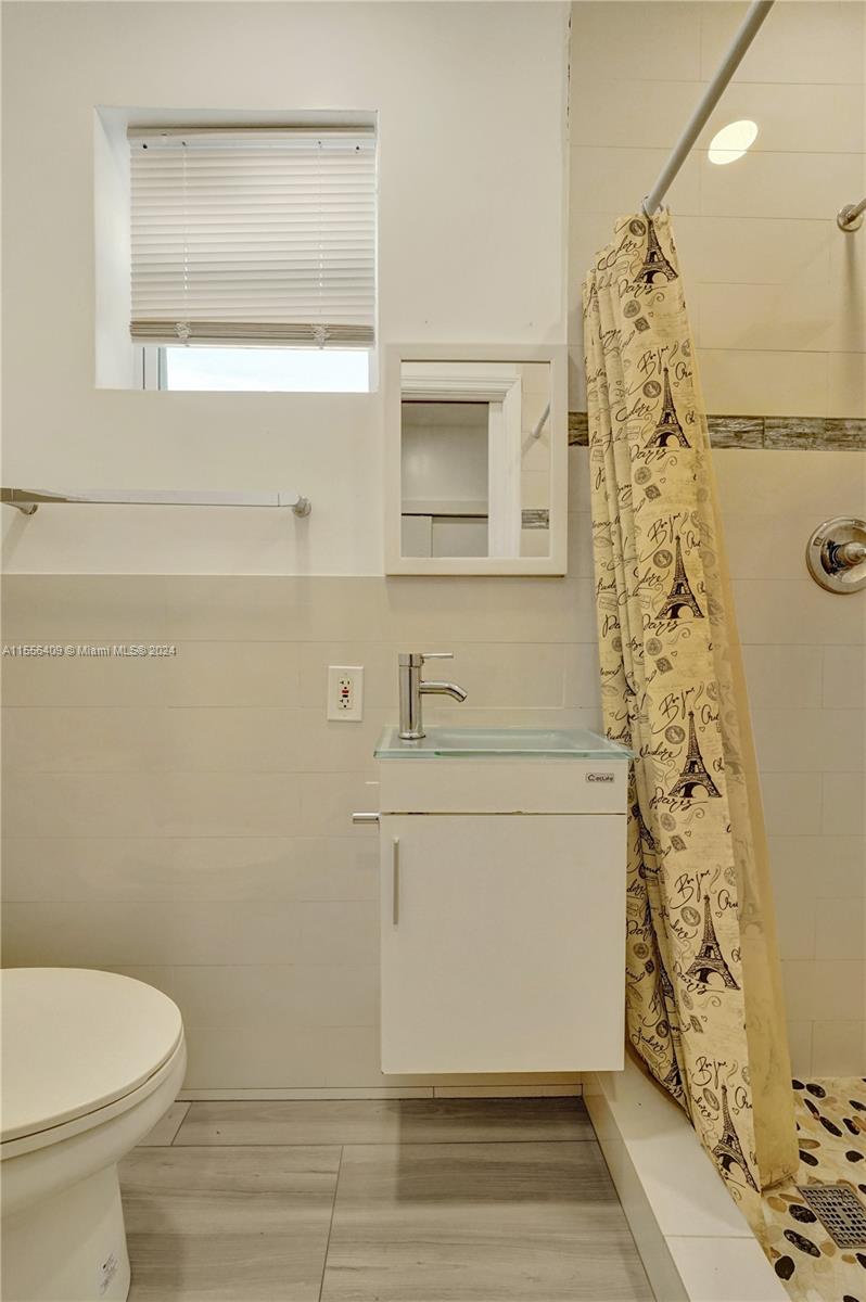 3230 Roosevelt St, Hollywood, Florida 33021, 4 Bedrooms Bedrooms, ,3 BathroomsBathrooms,Residential,For Sale,3230 Roosevelt St,A11556409