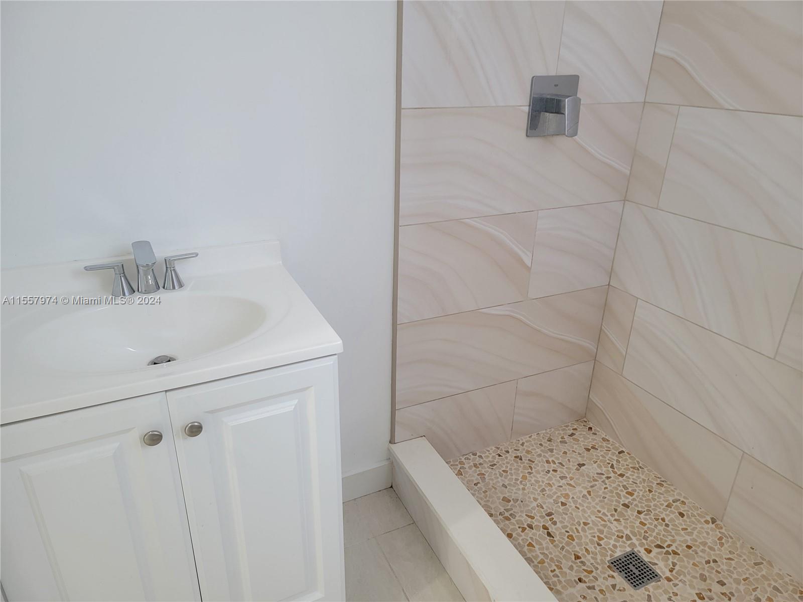 Hollywood, Florida 33020, 1 Bedroom Bedrooms, ,1 BathroomBathrooms,Residentiallease,For Rent,A11557974