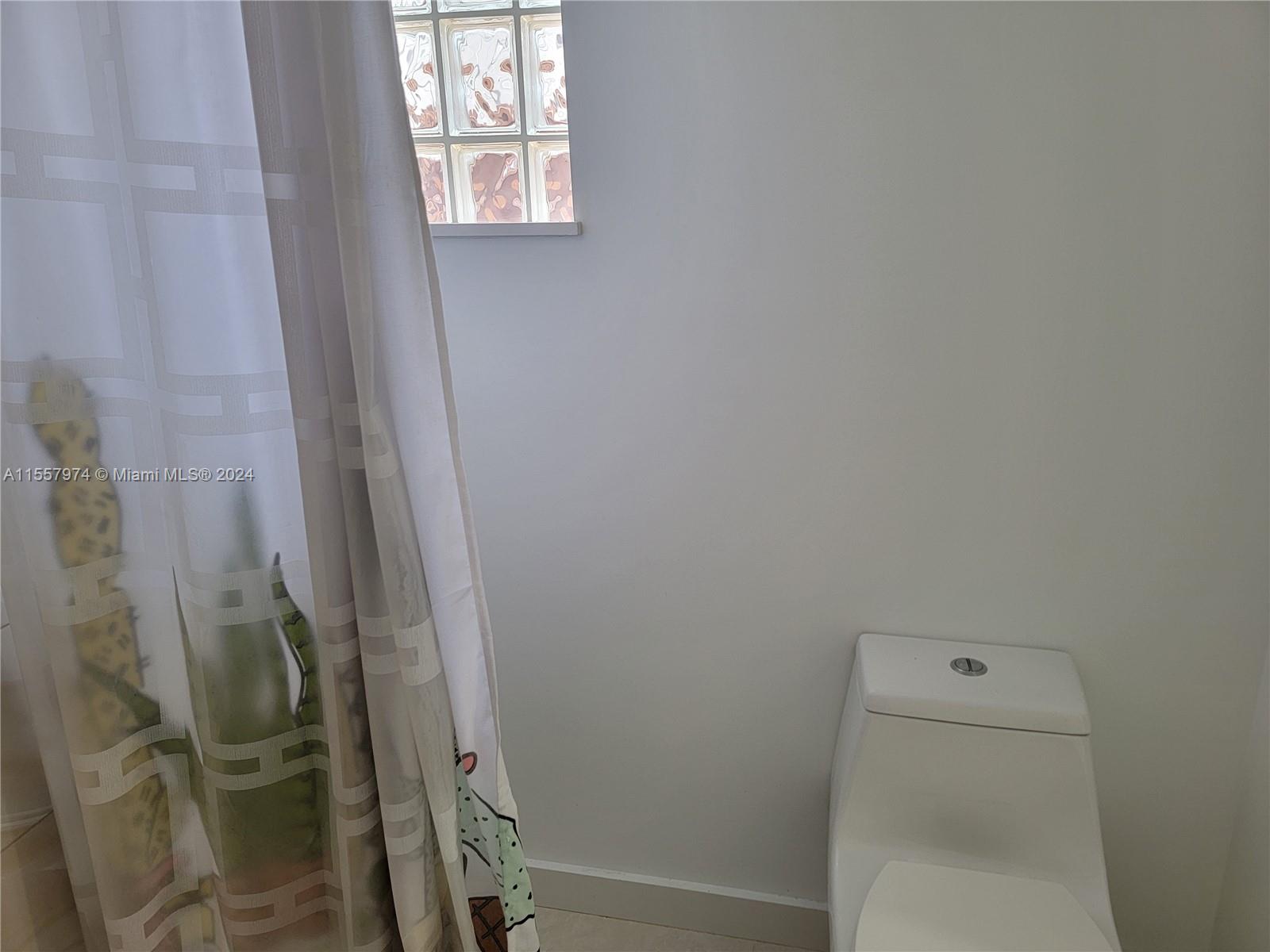 Hollywood, Florida 33020, 1 Bedroom Bedrooms, ,1 BathroomBathrooms,Residentiallease,For Rent,A11557974