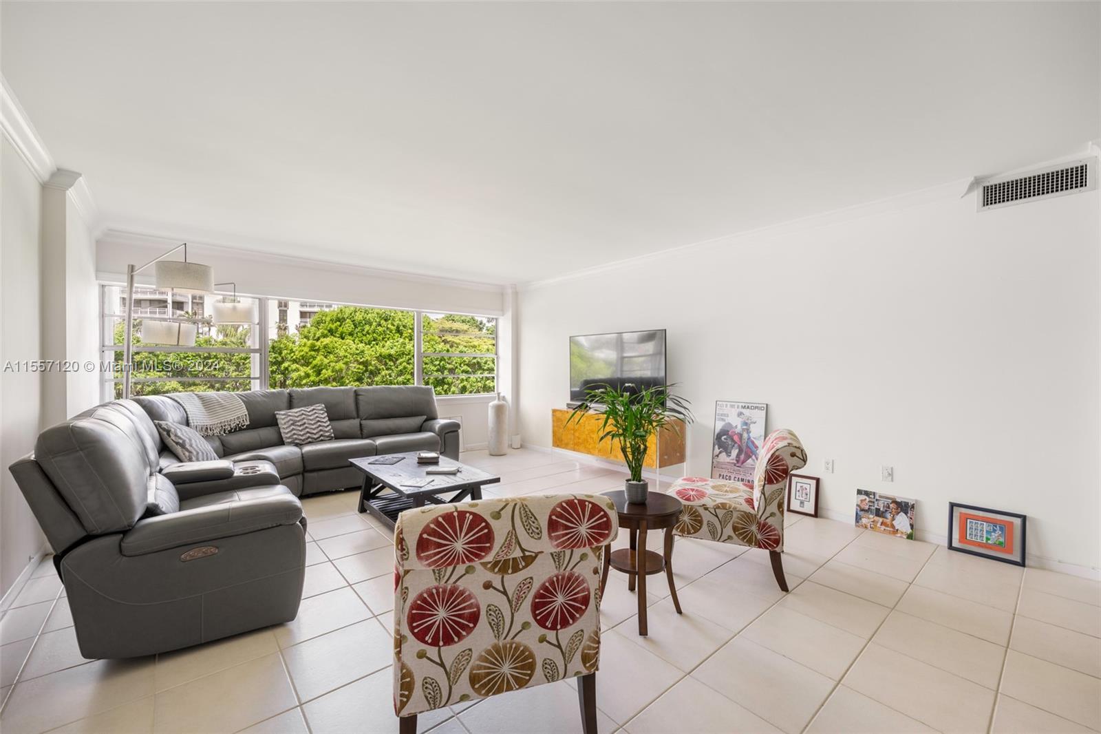 1700 NE 105th St 203, Miami Shores, Florida 33138, 2 Bedrooms Bedrooms, ,2 BathroomsBathrooms,Residential,For Sale,1700 NE 105th St 203,A11557120