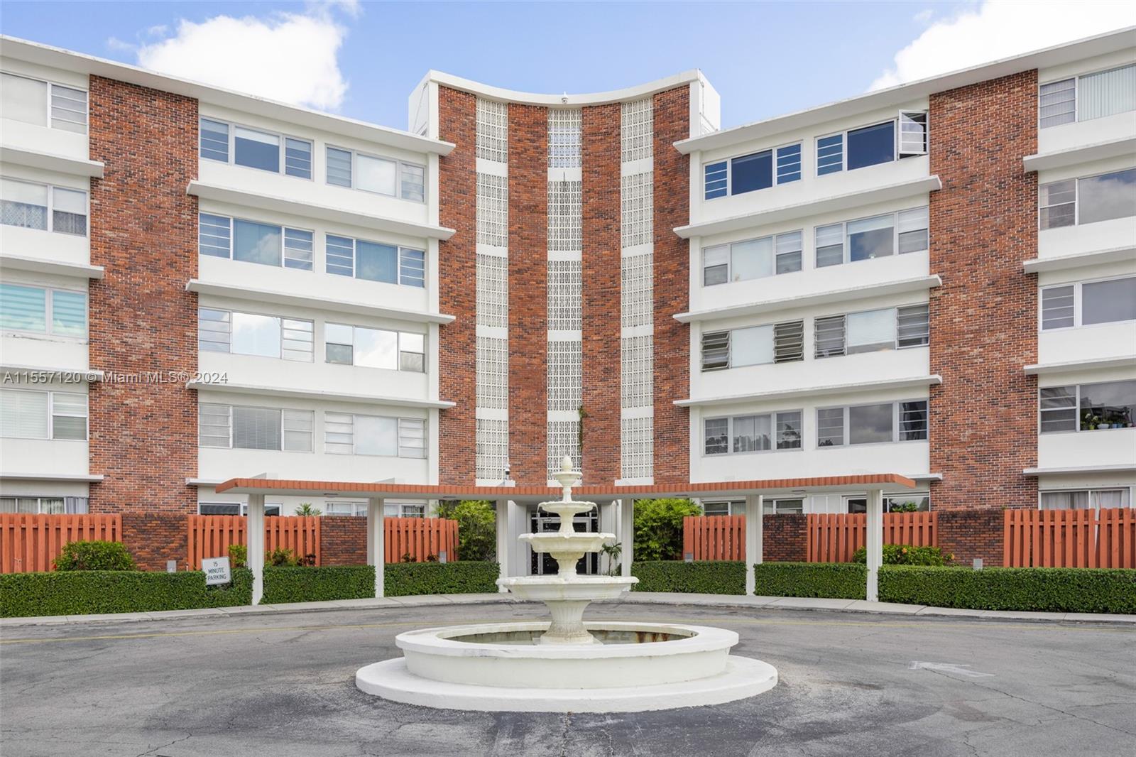 1700 NE 105th St 203, Miami Shores, Florida 33138, 2 Bedrooms Bedrooms, ,2 BathroomsBathrooms,Residential,For Sale,1700 NE 105th St 203,A11557120