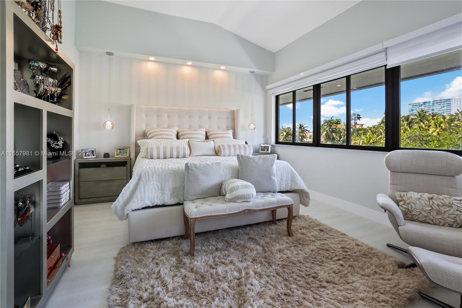 325 Poinciana Dr 905, Sunny Isles Beach, Florida 33160, 3 Bedrooms Bedrooms, ,2 BathroomsBathrooms,Residential,For Sale,325 Poinciana Dr 905,A11557981