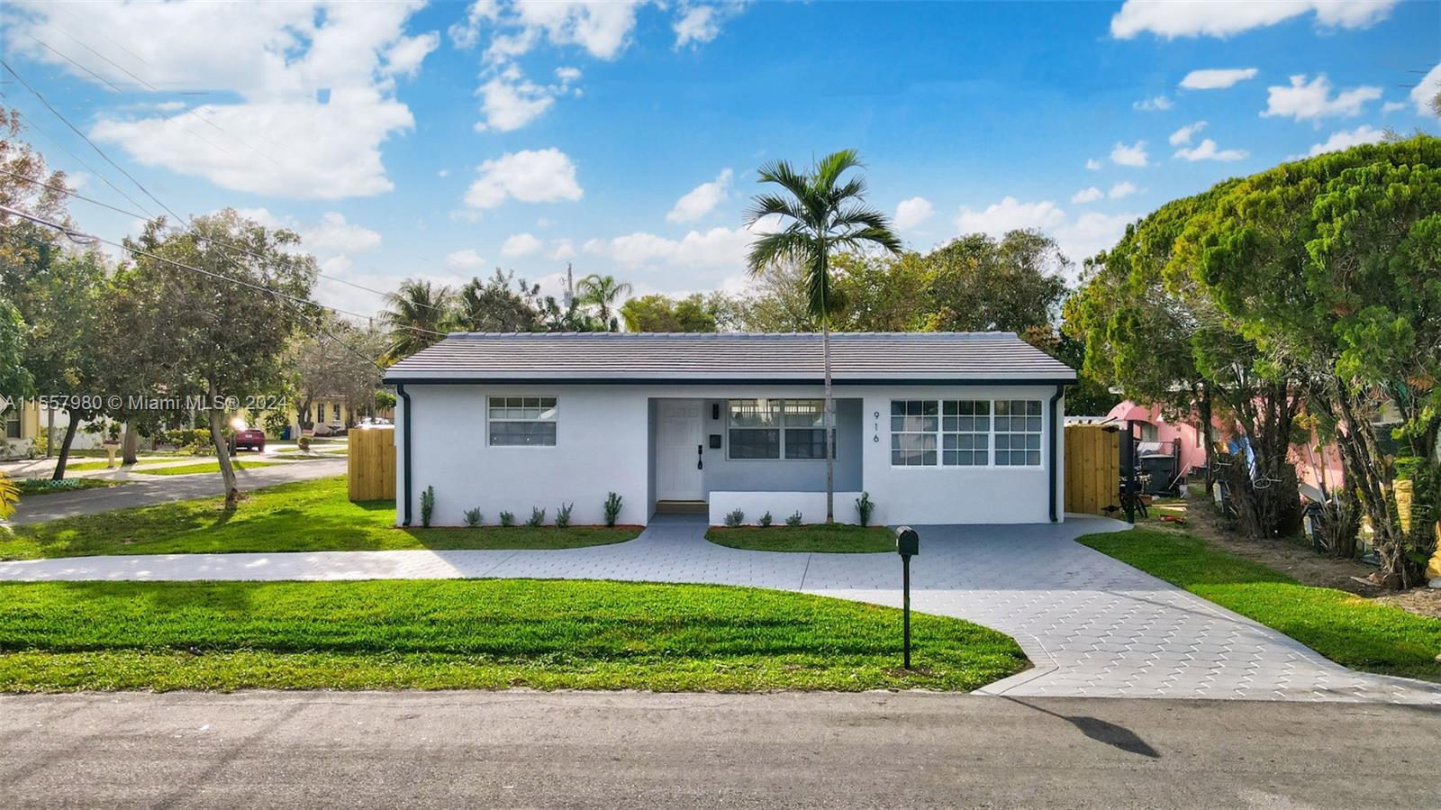 916 SW 7th Ave, Hallandale Beach, Florida 33009, 3 Bedrooms Bedrooms, ,2 BathroomsBathrooms,Residential,For Sale,916 SW 7th Ave,A11557980