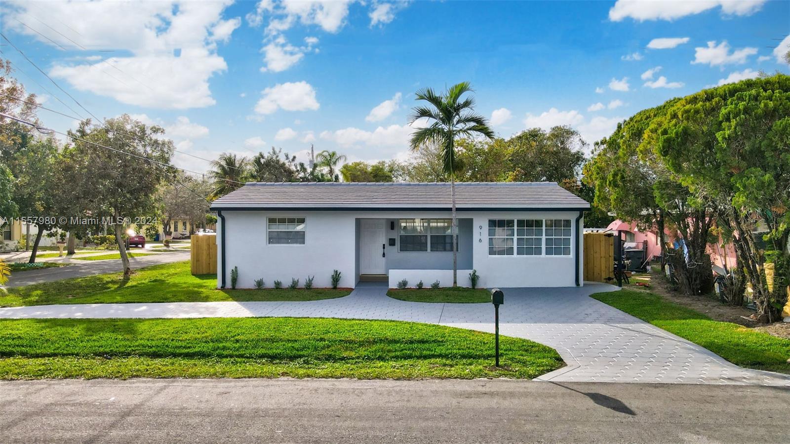 916 SW 7th Ave  For Sale A11557980, FL