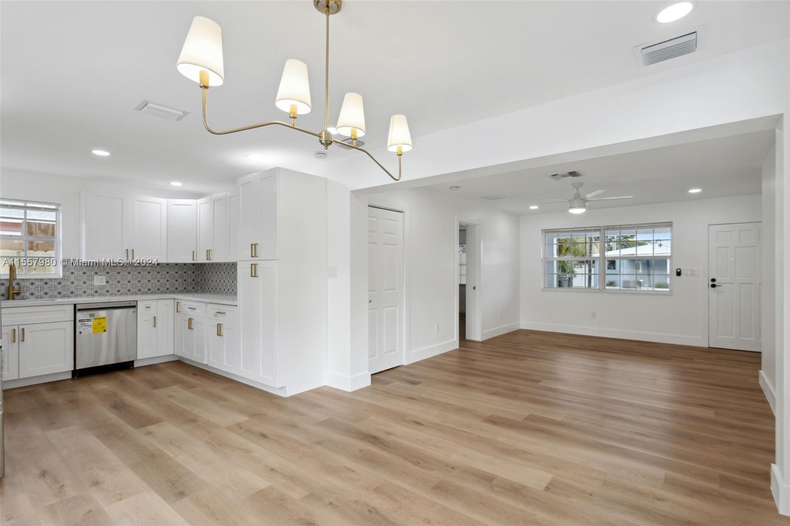 916 SW 7th Ave, Hallandale Beach, Florida 33009, 3 Bedrooms Bedrooms, ,2 BathroomsBathrooms,Residential,For Sale,916 SW 7th Ave,A11557980